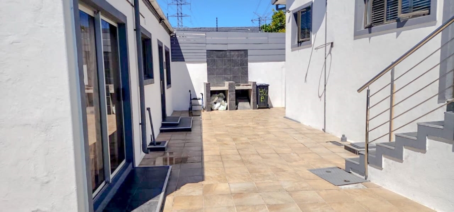 5 Bedroom Property for Sale in Newfields Western Cape